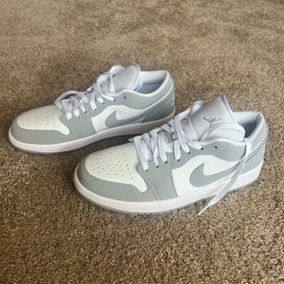 Women’s Air Jordan 1 Low White/Wolf Grey Size 10.5 - Picture 2 of 5